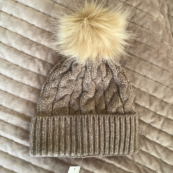 Abercrombie & Fitch Accessories - New Abercrombie & Fitch knit pom pom hat